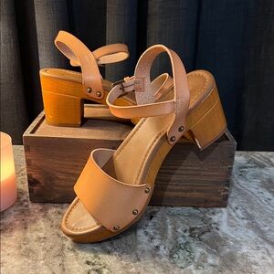 Chic Tan Leather Sandals with Block Heel